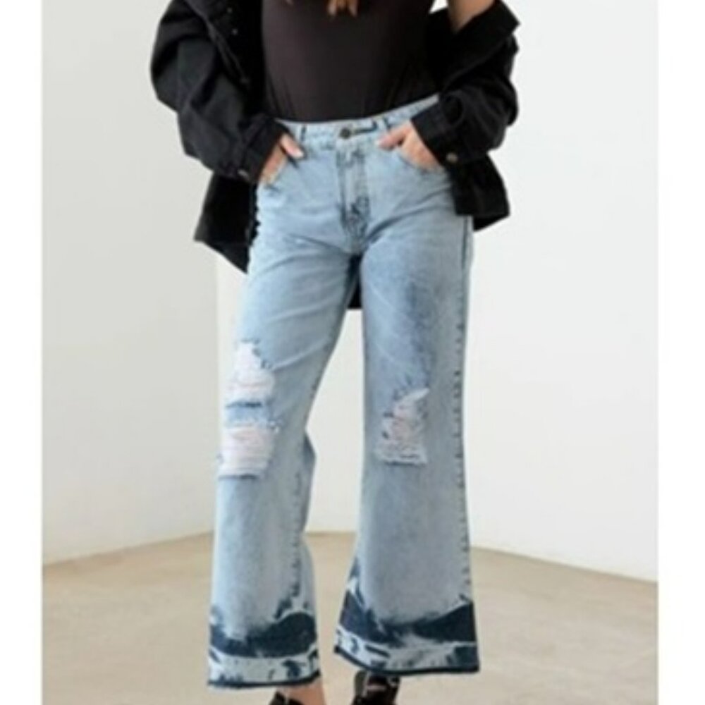 Jeans Stylish and Trendy Frayed Look, Size 29/9, New with Tags